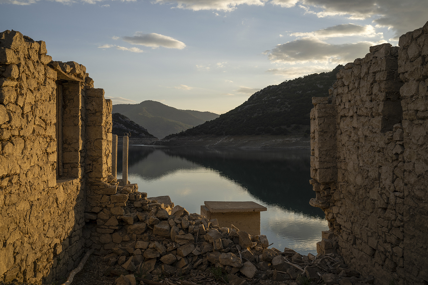 The remaining stones of the building are re-injected into the water due to the drought